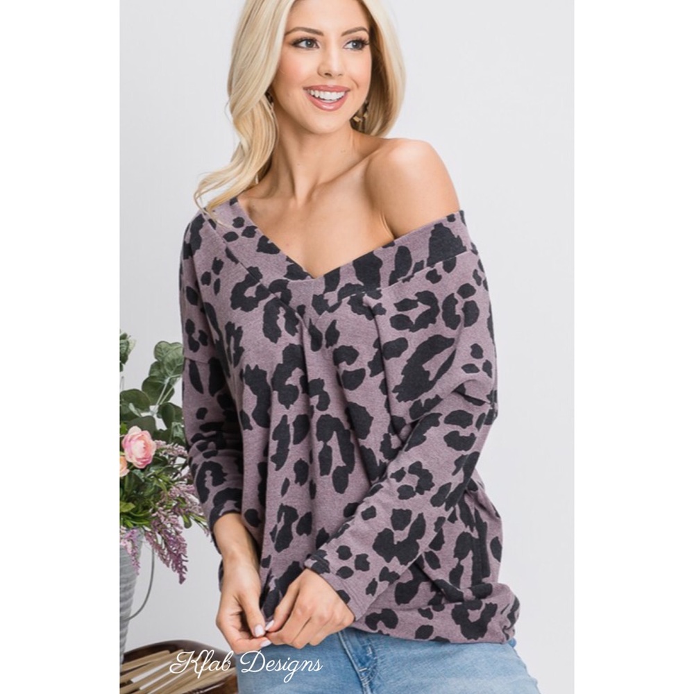 ❤️LAST 1! V Neck Plum Super Soft Leopard Top! - Picture 3 of 7
